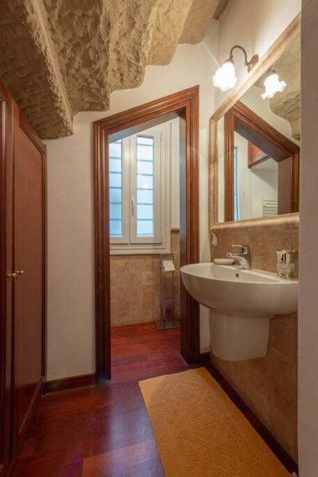 Апартаменты Elegant Ramaglianti Flat -Santo Spirito District Флоренция Экстерьер фото